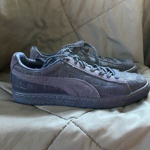 Comfortable Puma Suede Classic Squares Women’s Sneakers.        Size: 8 1/2